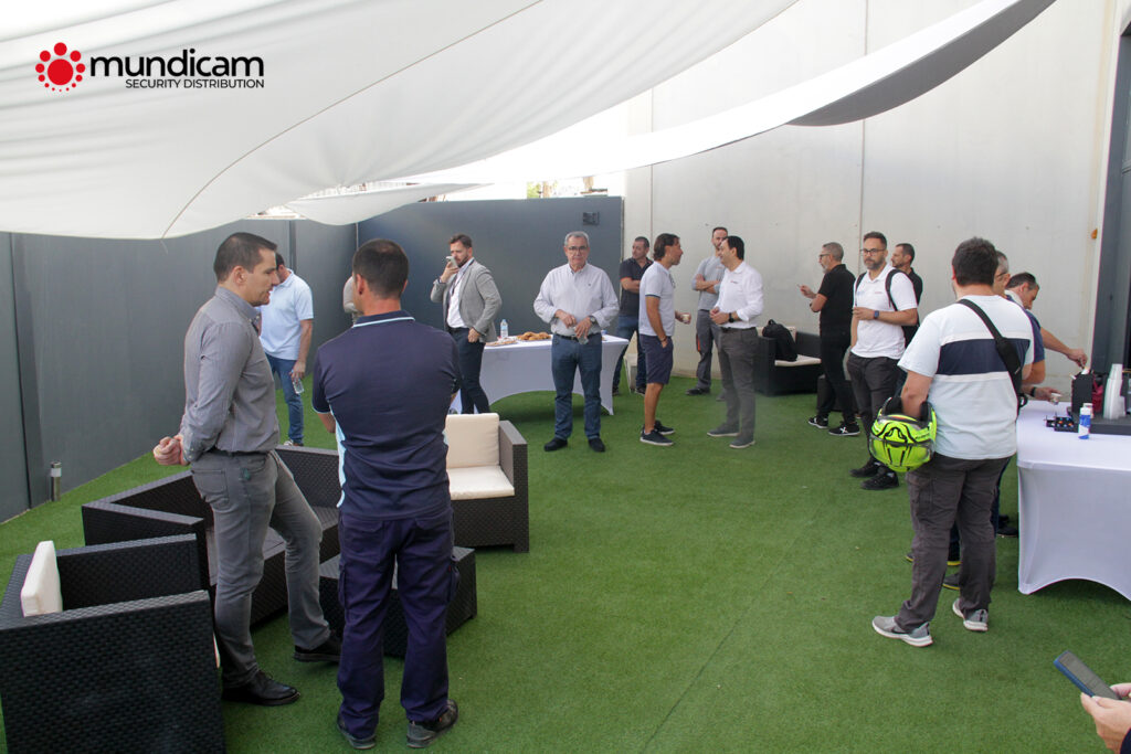 Desayuno en MundiCam Academy Outdoor Lab durante la presentación de Secury360 II