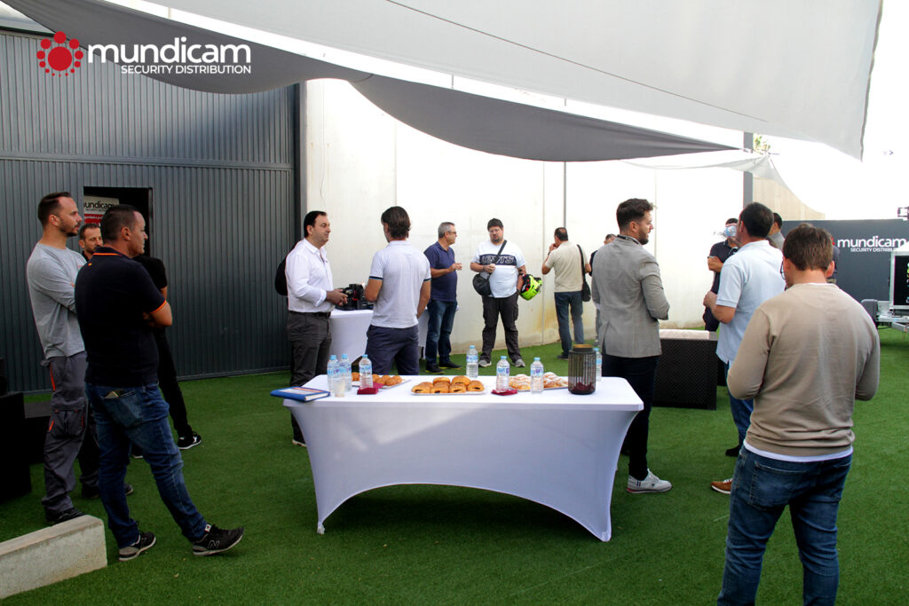 Desayuno en MundiCam Academy Outdoor Lab durante la presentación de Secury360