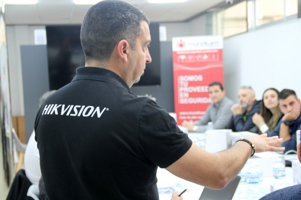 Miguel Sánchez, instructor hikvision del taller en mundicam academy